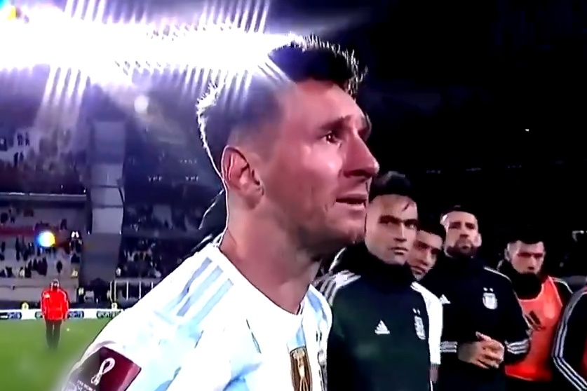 Messi khoc khi an mung voi co dong vien Argentina hinh anh