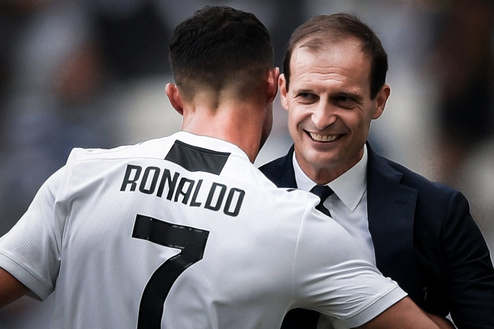 HLV Juventus len tieng ve su roi di cua Ronaldo hinh anh