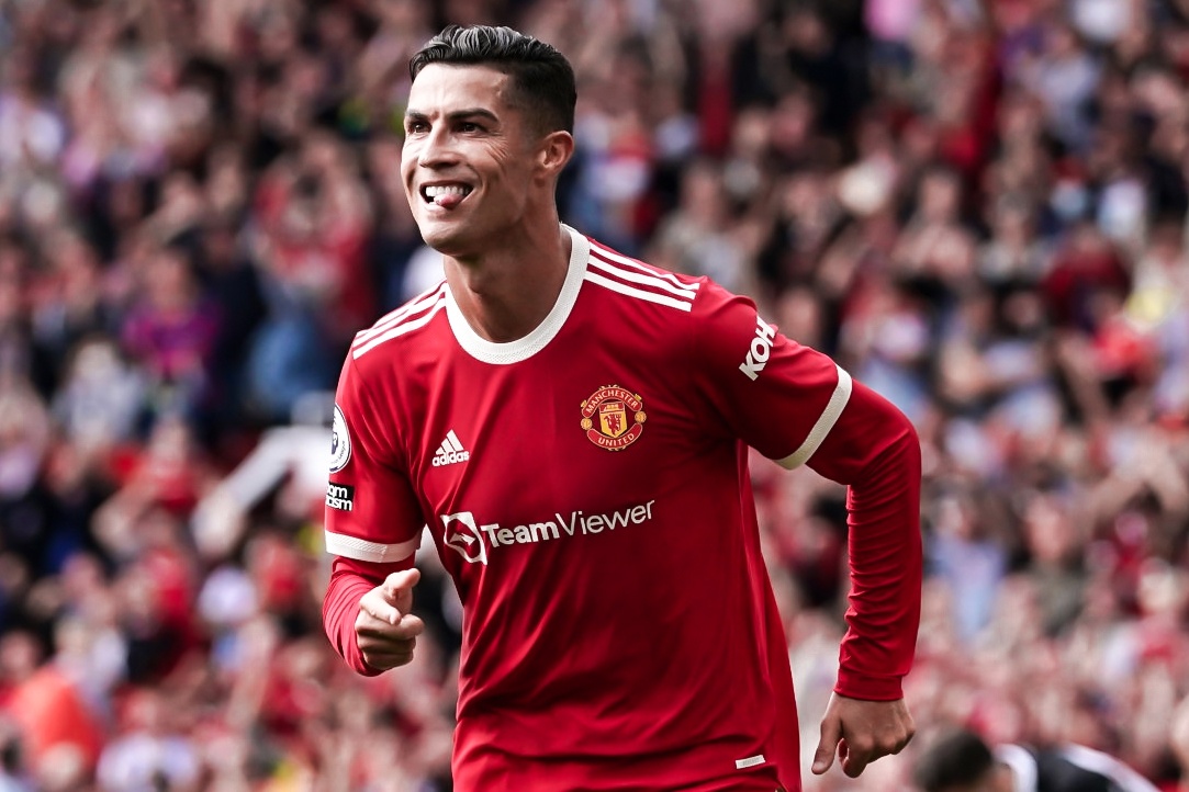 Khoanh khac Ronaldo ghi ban trong ngay tai xuat o MU hinh anh