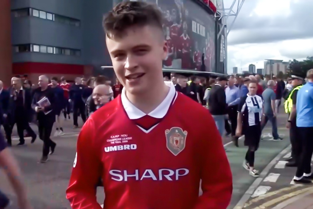 Phan ung cua CDV khi duoc thay Ronaldo toa sang hinh anh