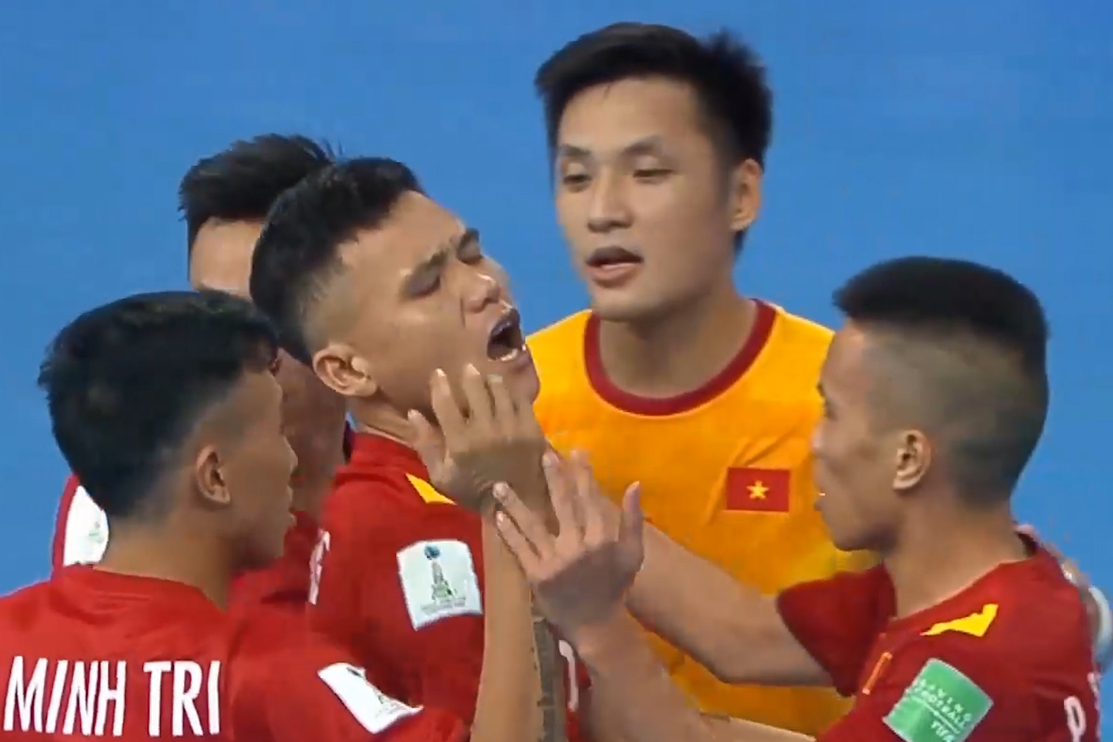 Pha dan xep giup tuyen futsal Viet Nam sut tung luoi Brazil hinh anh