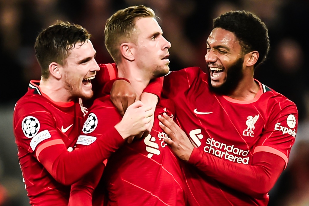 Cu volley nua nay dinh doat tran Liverpool - Milan hinh anh