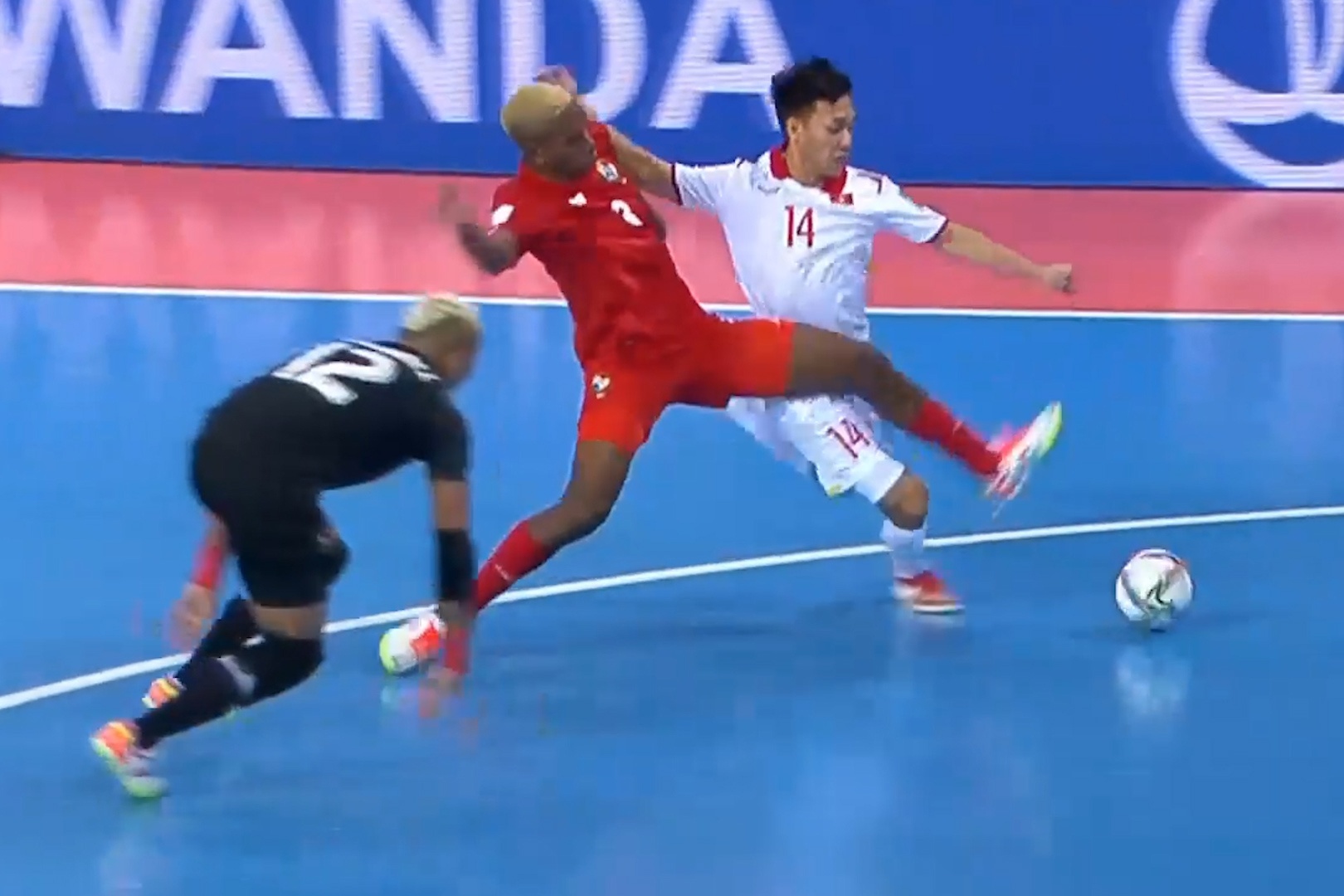 Highlights futsal World Cup: Pha solo dinh doat tran Viet Nam - Panama hinh anh