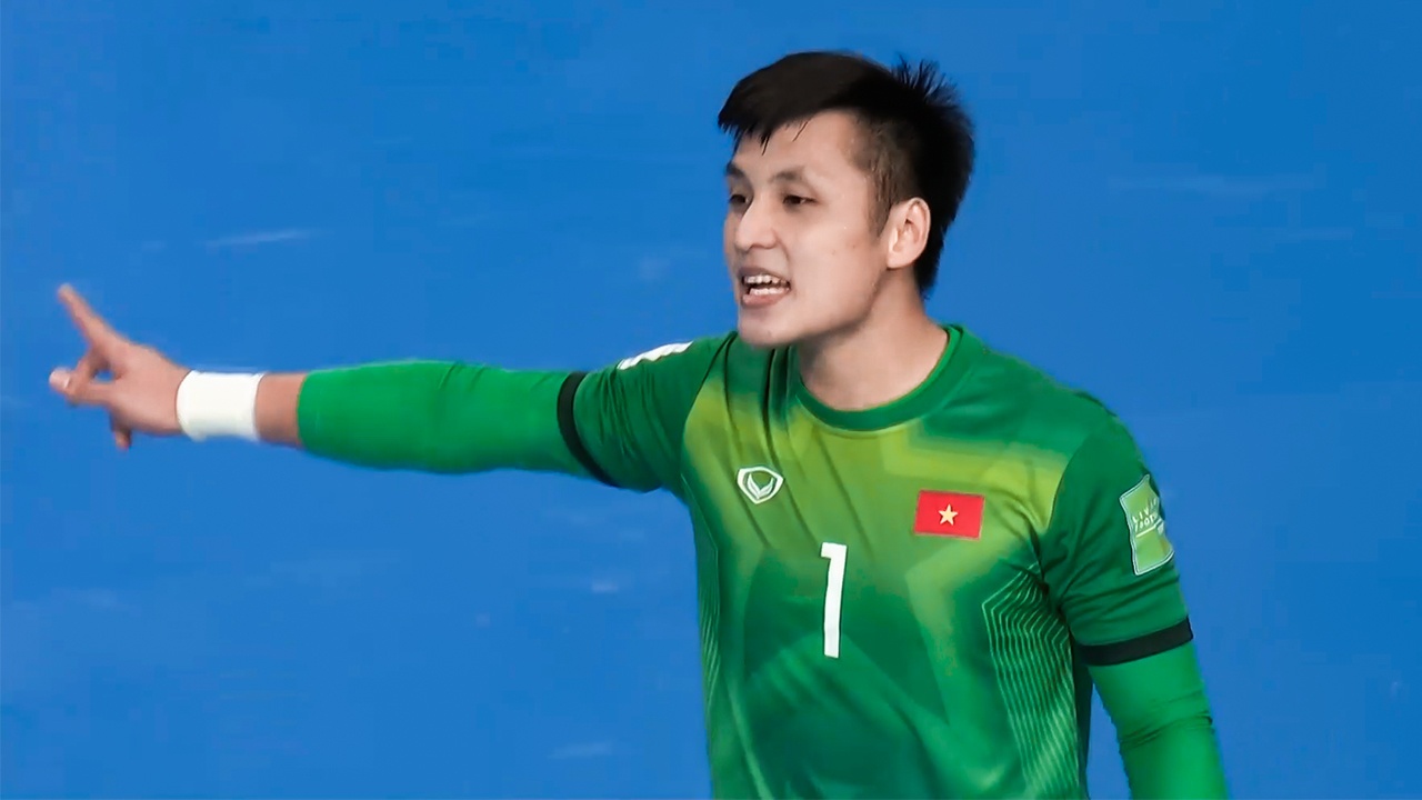 HLV va thu mon futsal Viet Nam suyt khoc khi vao vong 1/8 World Cup hinh anh