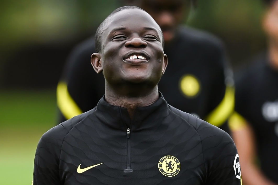 Phan ung cua Kante khi bi Jorginho 'xau kim' hinh anh