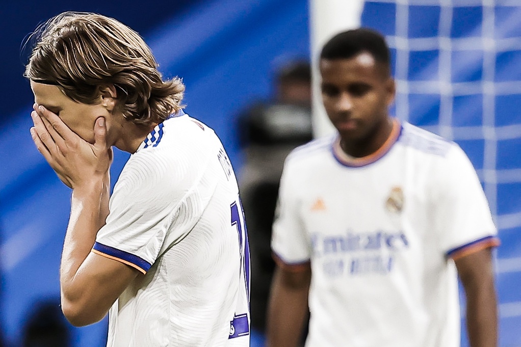 Cu sut giup Sheriff ha Real o phut 89 hinh anh