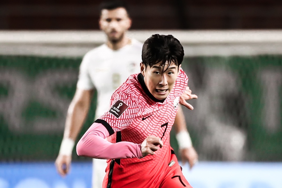 Son Heung-min ghi ban sau pha chay cho tu san nha hinh anh