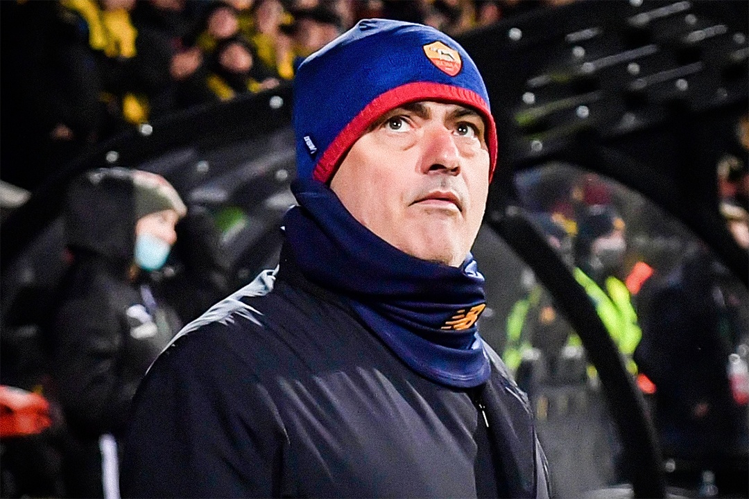 Bieu cam cua Mourinho o tran thua 1-6 hinh anh