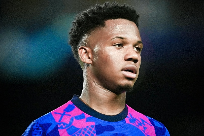 Cuu cau thu Barca: 'Ansu Fati thieu kinh nghiem' hinh anh