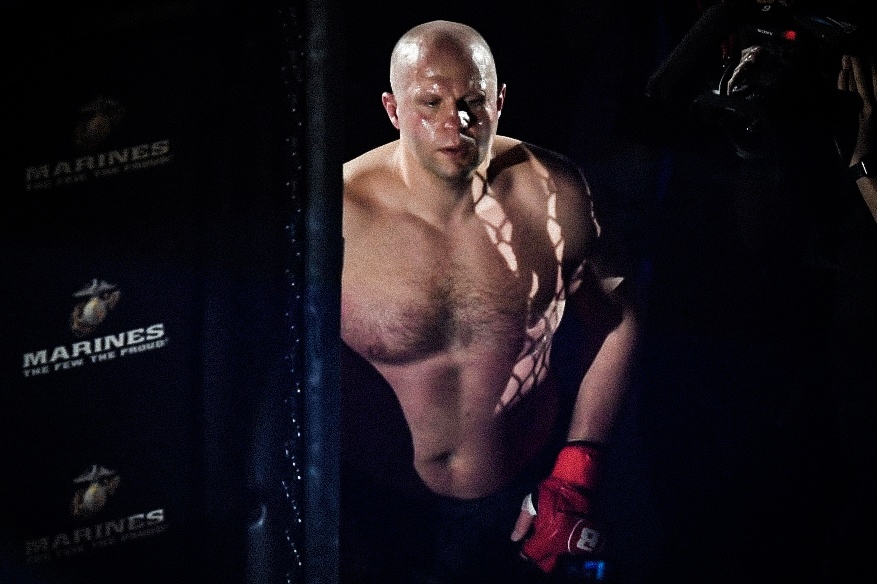 Huyen thoai MMA Nga thang knock-out o tran giai nghe hinh anh