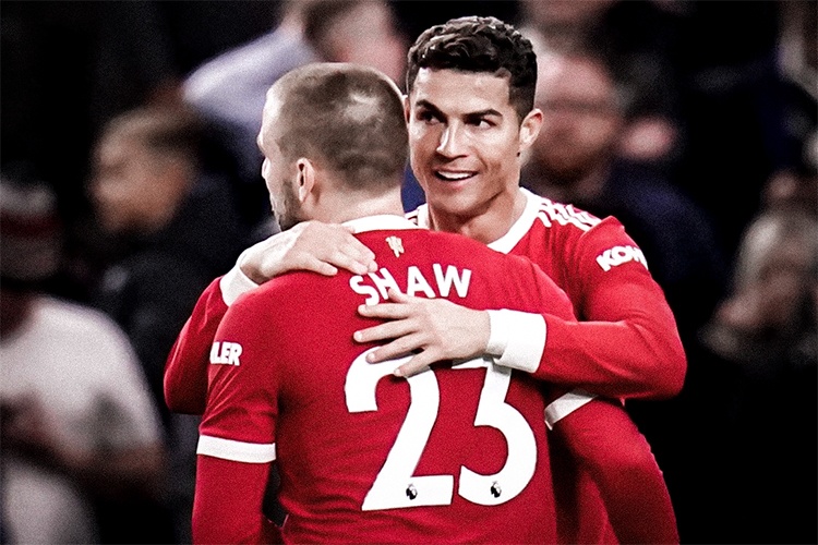 Shaw: 'Ronaldo lai cuu chung toi' hinh anh