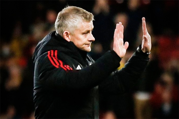 Solskjaer giai thich hanh dong vo tay sau tran thua Watford hinh anh