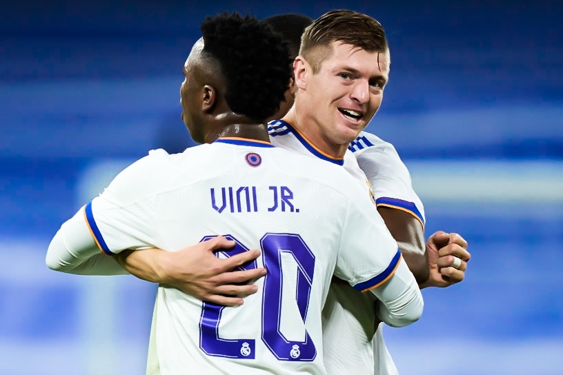 Toni Kroos sut xa chan trai tung luoi Inter Milan hinh anh