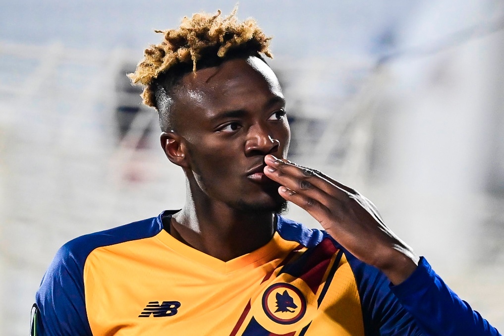 Tammy Abraham dua AS Roma len ngoi dau bang hinh anh