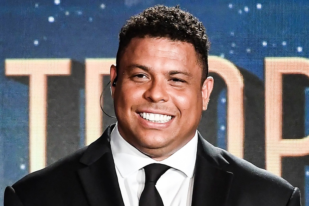 Ronaldo 'beo' mua doi bong thuo khoi nghiep hinh anh