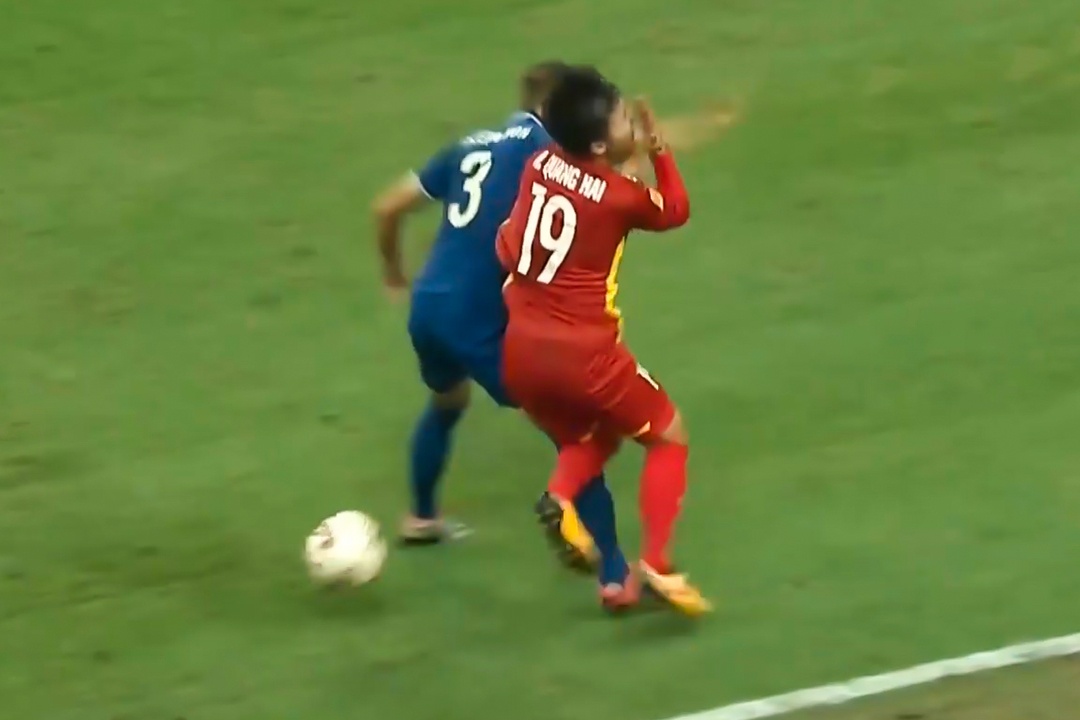 5 quyet dinh gay tranh cai o tran Viet Nam 0-2 Thai Lan hinh anh