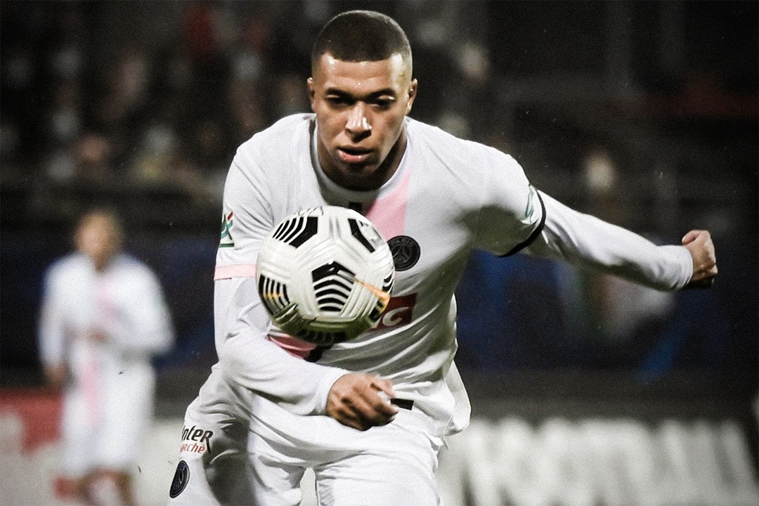 Mbappe ghi ban sau cu but toc tu giua san hinh anh