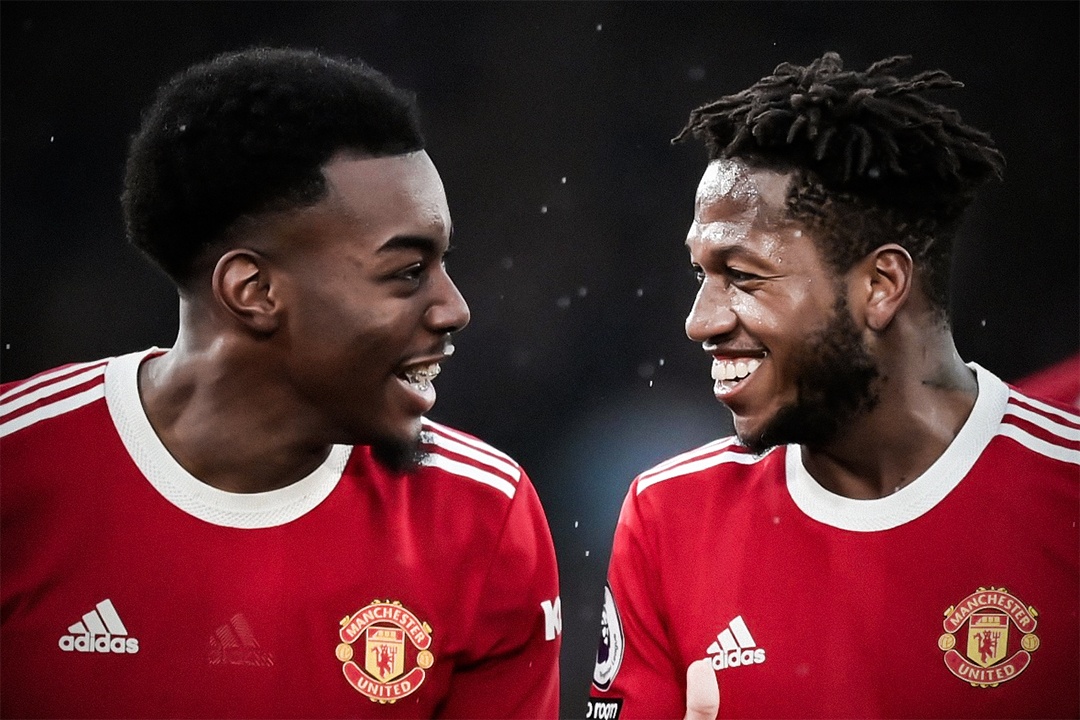 Lich thi dau bong da: MU va co hoi vao top 3 hinh anh