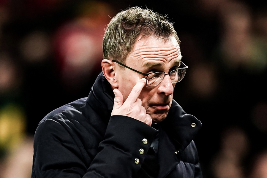 Rangnick: '4 phut bu gio nhu tro dua' hinh anh
