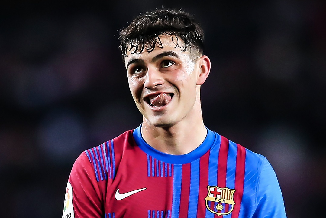 Pedri va pha xu ly khien 2 cau thu doi phuong lo da hinh anh