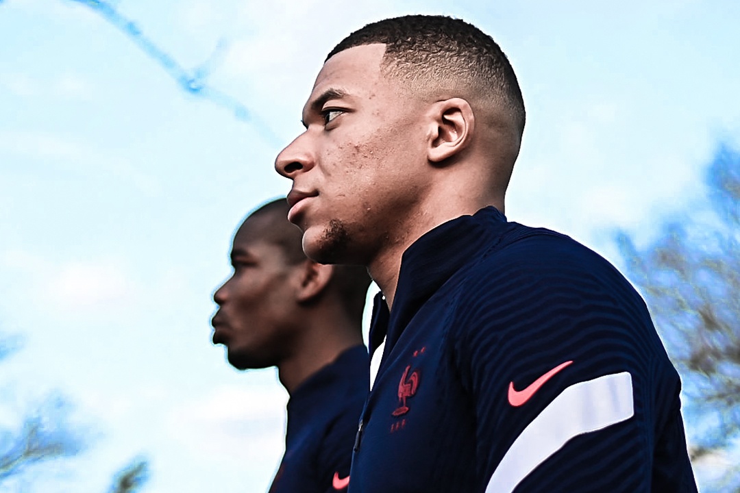 Pogba hoi tham Mbappe khi hoi quan cung tuyen Phap hinh anh