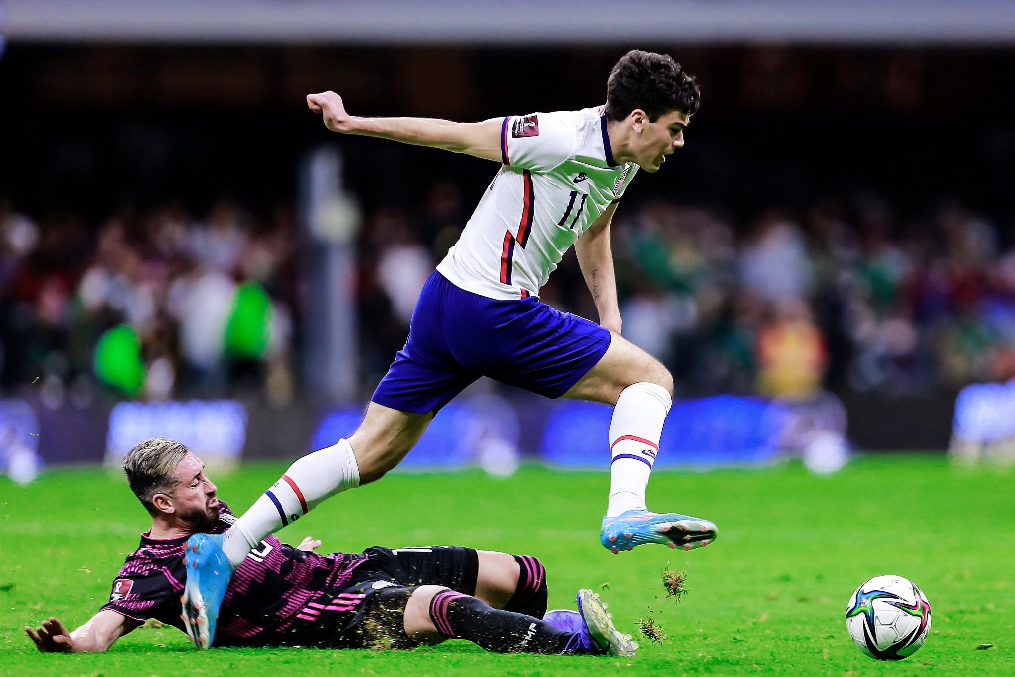 Pha solo 70 m cua sao 19 tuoi Dortmund hinh anh