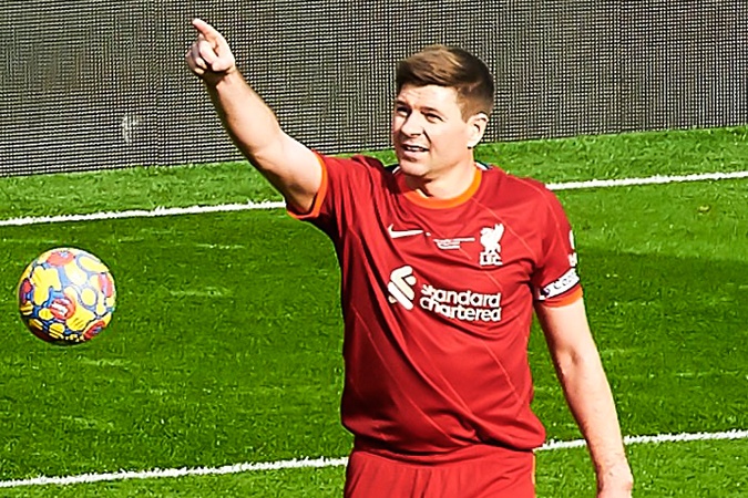 Gerrard sut tung luoi doi huyen thoai Barca hinh anh