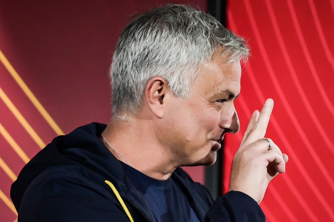 Mourinho mia mai phong vien hinh anh