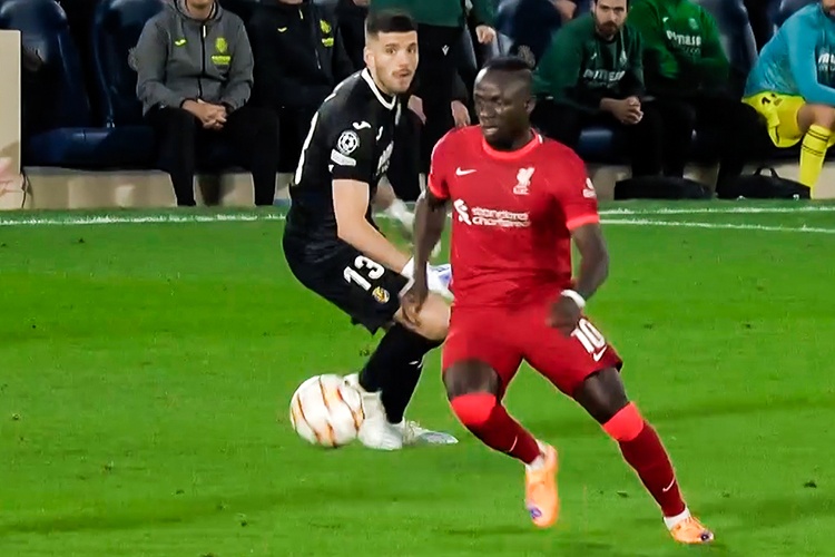 Mane re qua thu mon de ghi ban hinh anh