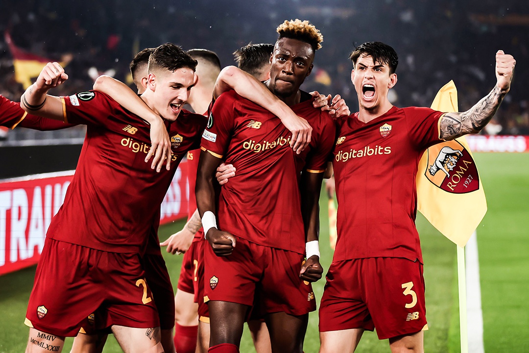 Cu danh dau dua Roma vao chung ket Conference League hinh anh