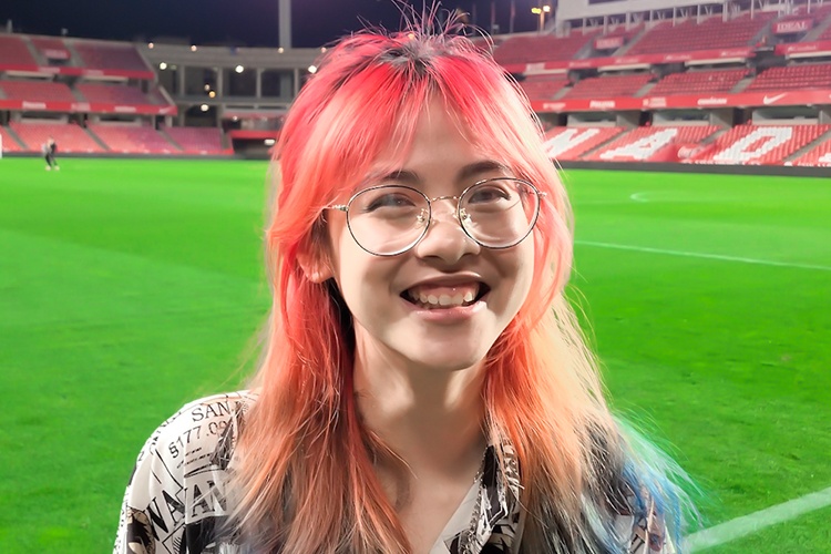 Lan dau xem tran dau La Liga cua CDV nu nguoi Viet hinh anh