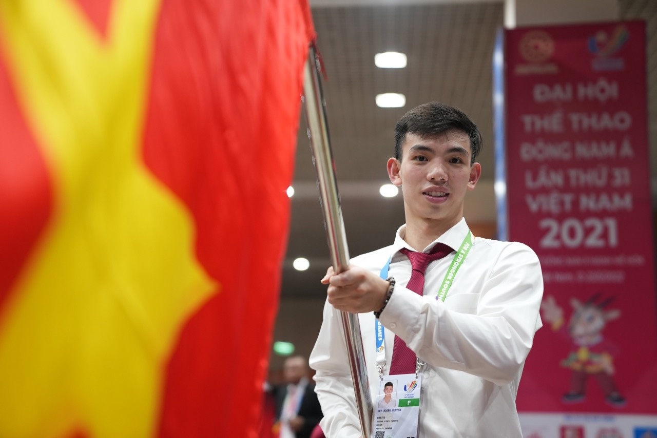 Cam xuc cua VDV Huy Hoang khi cam co cho Doan The thao Viet Nam hinh anh