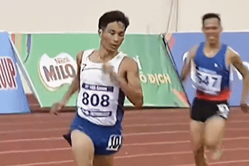 Van Lai lien tuc ngoai nhin doi thu khi ve dich hinh anh