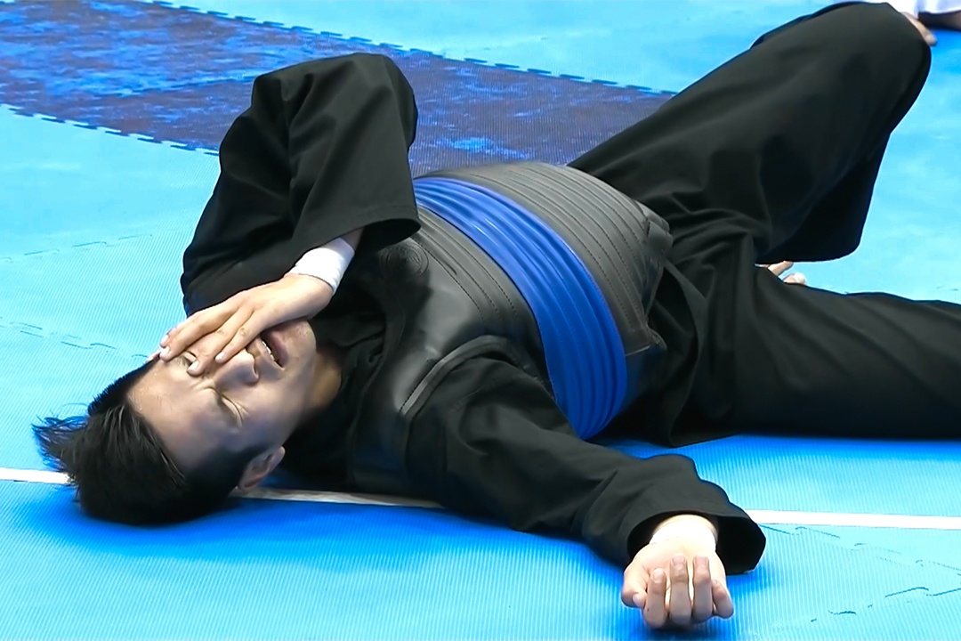 VDV Indonesia bi tru 5 diem vi dam vao mat Duy Tuyen hinh anh