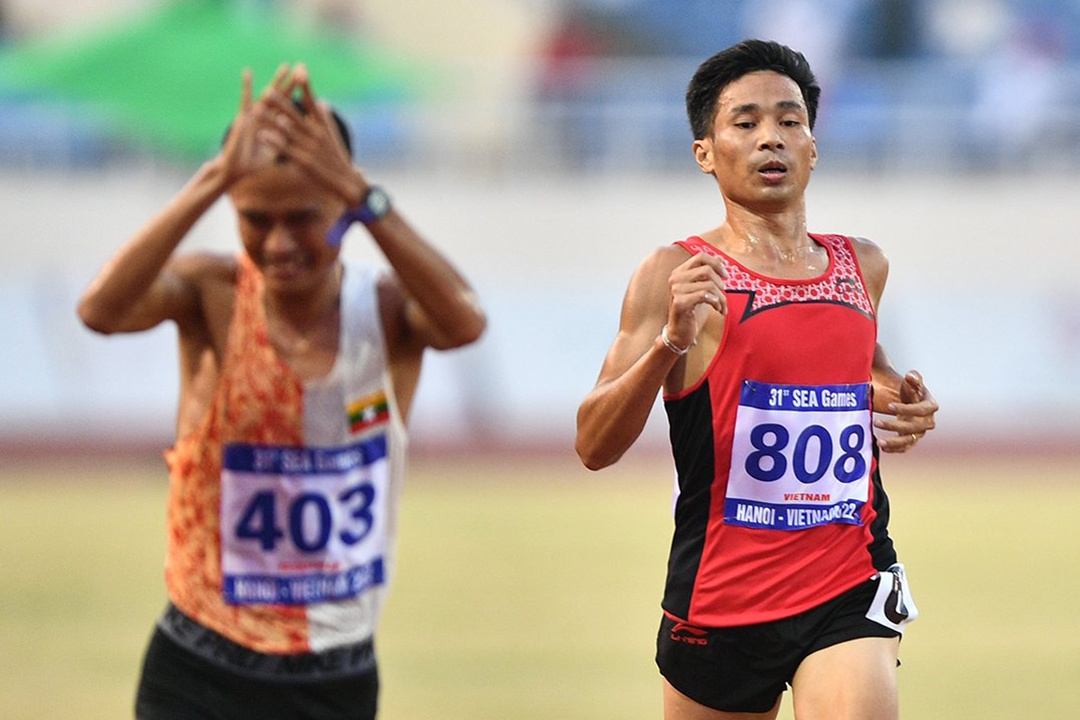 Van Lai ve dich khi doi thu moi chay vong cuoi hinh anh