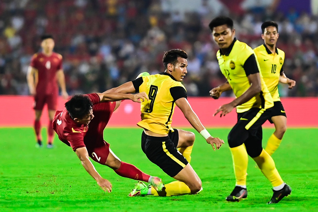 Pha va cham khien Van Xuan roi san tren cang hinh anh