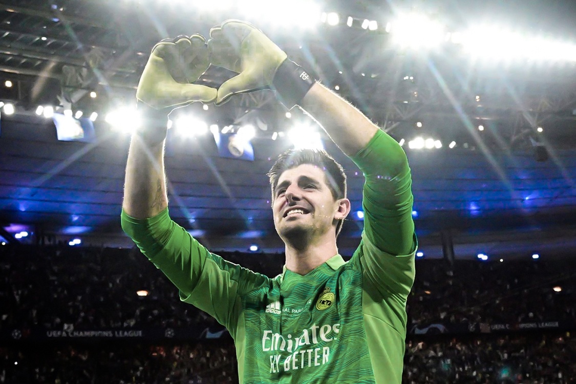 Dan sao Real xuong ten Courtois khi an mung hinh anh