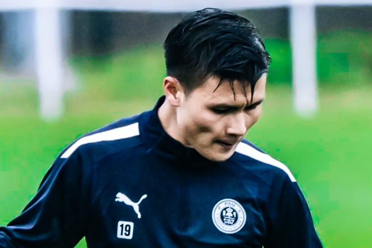 Quang Hai bo lo co hoi ghi ban khi dau tap o Pau FC hinh anh