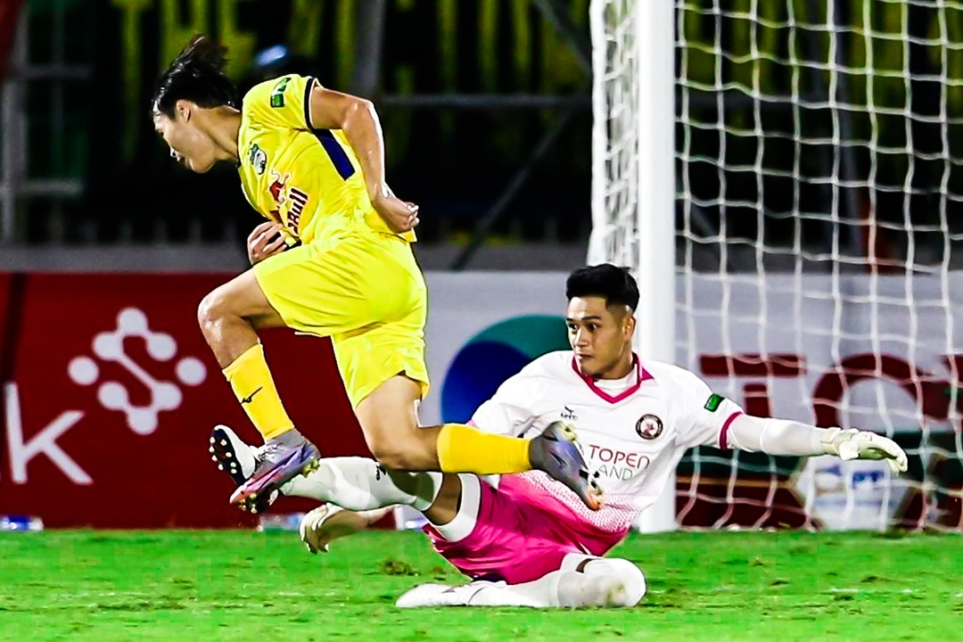 Van Toan khien doi thu mat nguoi hinh anh