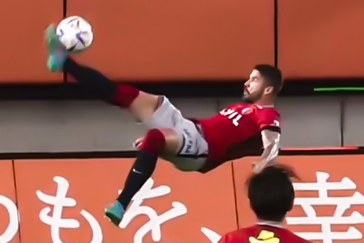 Cu moc bong khien doi cua Van Lam roi chien thang hinh anh