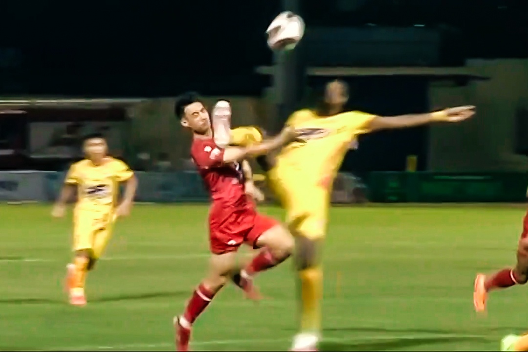 Highlights Thanh Hoa - Nam Dinh: Qua phat den gay tranh cai hinh anh