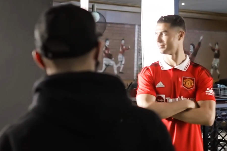 Ronaldo co mat o buoi chup hinh ao dau cua MU hinh anh