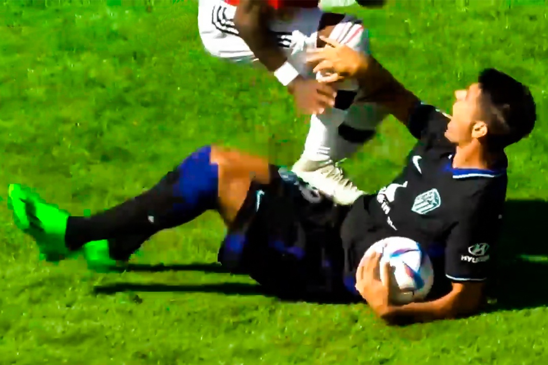 Pha pham loi khien Fred bi duoi o tran gap Atletico hinh anh