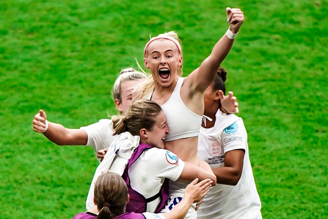 Ban thang dinh doat chung ket Euro nu 2022 hinh anh