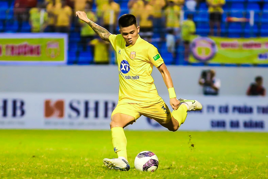 Highlights Nam Dinh 2-1 TP.HCM: The do o phut 90+7 hinh anh