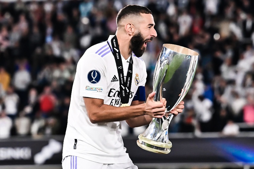 Khoanh khac Benzema nang cao danh hieu Sieu cup Chau Au hinh anh