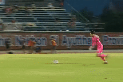 Thu mon Thai Lan cuu thua roi ghi ban tu san nha hinh anh