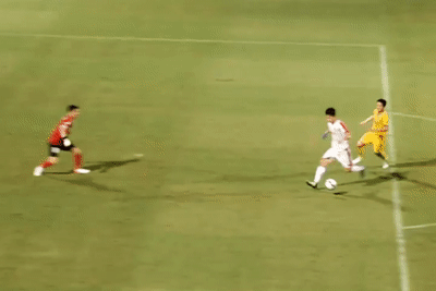 Hoang Duc lop bong, cham dut hy vong cua SLNA o phut 90+4 hinh anh