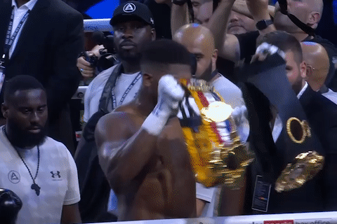 Anthony Joshua vut dai vo dich cua doi thu khoi vo dai hinh anh