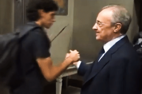 Chu tich Perez va cu chi dac biet voi 2 cau thu Real hinh anh